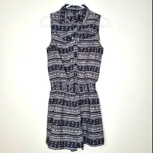 9) FASHSION WEB Sleeveless Fashionsta romper with slits open back Sz S
